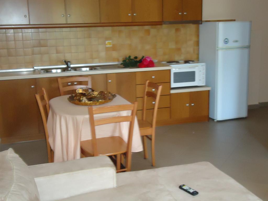 Almini Apartments Plataria Luaran gambar