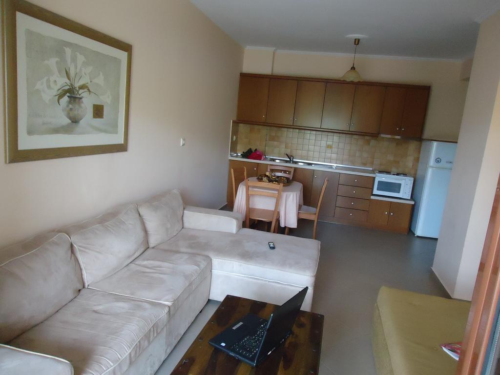 Almini Apartments Plataria Luaran gambar