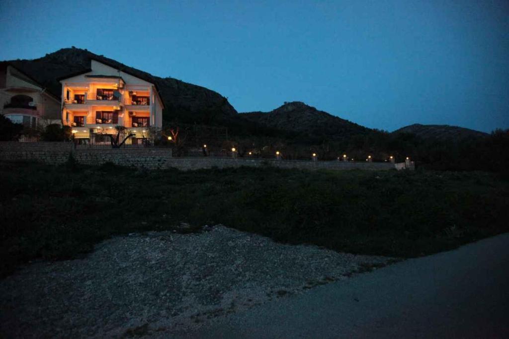Almini Apartments Plataria Luaran gambar