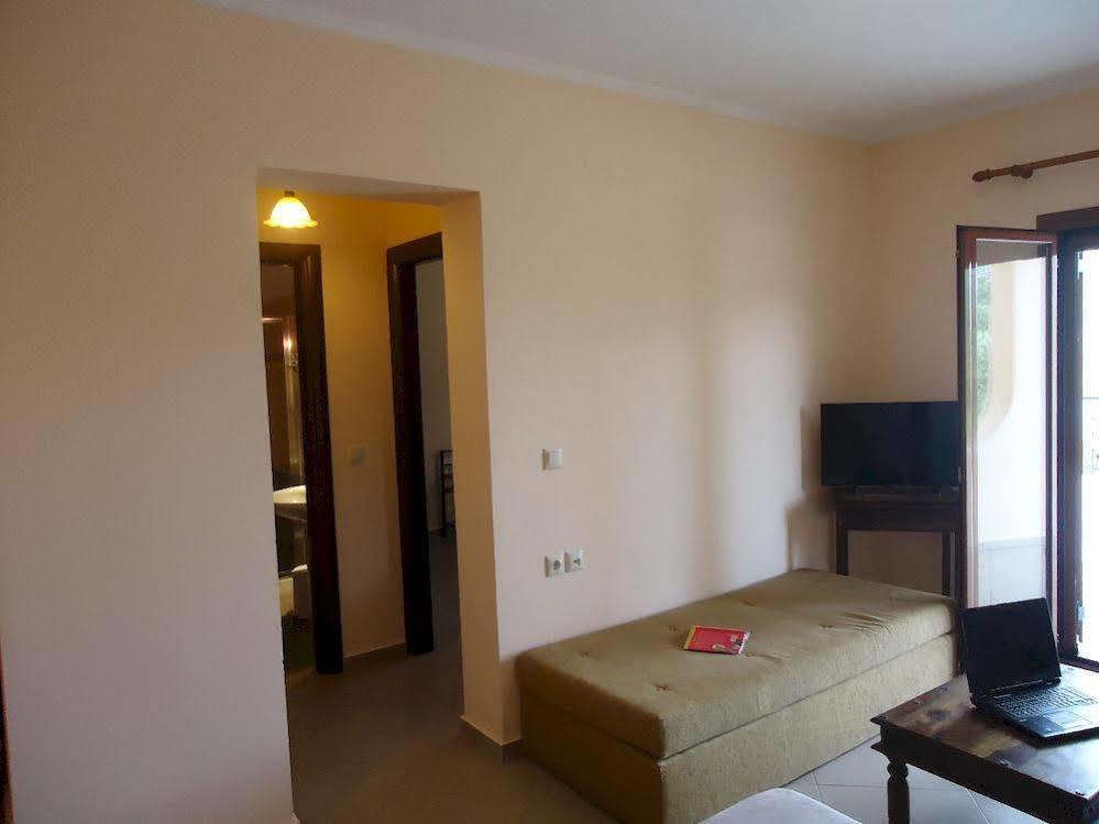 Almini Apartments Plataria Luaran gambar