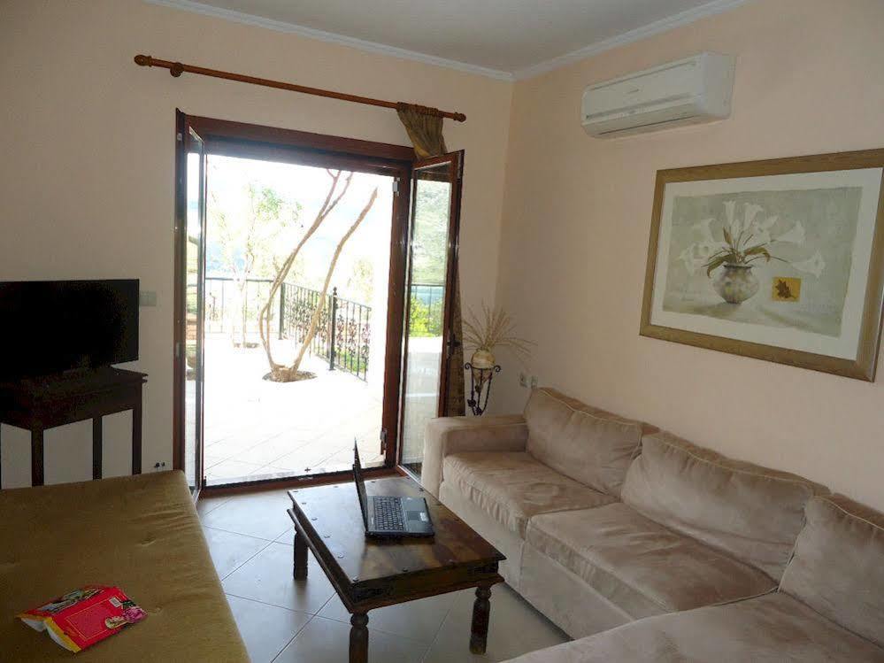 Almini Apartments Plataria Luaran gambar